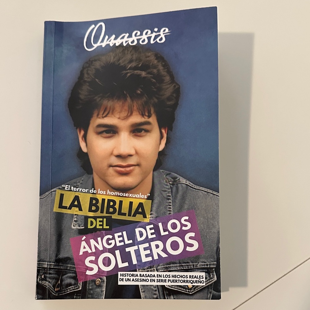 La Biblia del Ángel de los Solteros - book. Used in mint condition. True Crime.